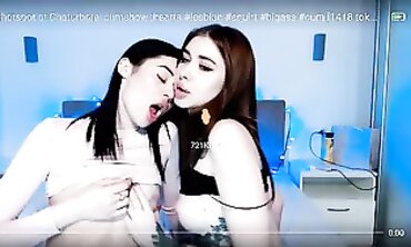 Beauty: Hot Lesbian Making Out