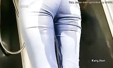 Golden Shower in Jeans and Facial Watersports