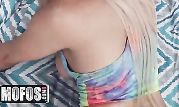 Yoga Celeb Skylar Vox Loves Big Dick In POV Blowjob
