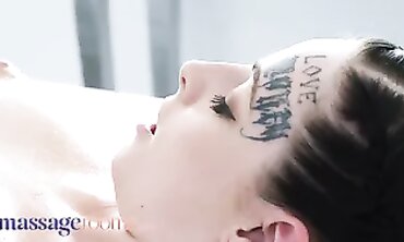 Alya Stark Facesits Tattooed Czech Girlfriend