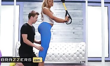 Moriah Mills Gets Interracial Workout at the Gym