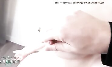 POV: Große Cock-Training unterbricht die MILF-Szene