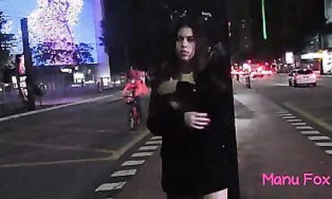 Manu Fox se masturba nua na Avenida Paulista