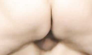 Hot Tiler Fucks Frigid MILF in Amateur Hardcore Scene