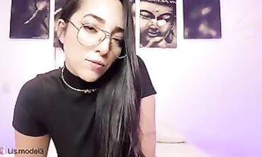 Cam Doll Honey On Don Mesmerizes with Dirty Dancing and Sexual Power
