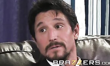 Jennifer White Gets Pounded By Butler Tommy Gunn