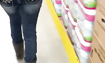 Plump MILF Enjoys Remote-Controlled Dildo While Shopping Outdoors