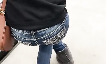 Plump MILF Enjoys Remote-Controlled Dildo While Shopping Outdoors