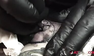 Marie Bossette Gets a Painful Tattoo on Her Thigh