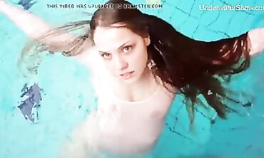 Simonna's Sensual Underwater Solo Session