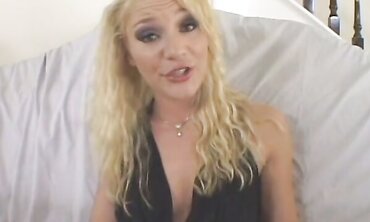 Aurora Snow's A Whorish Ash-Blonde With Lil Udders And A Torrid Jaws To Deep-Throat Spunk-Pump