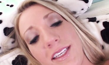 Barbie Cummings Needs Dark-Hued Shaft In Her Butt