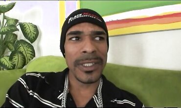 Leighlani Crimson Gets Split By 2 Men