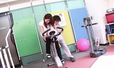 Japanese Couple Has Fun Gym Fuck