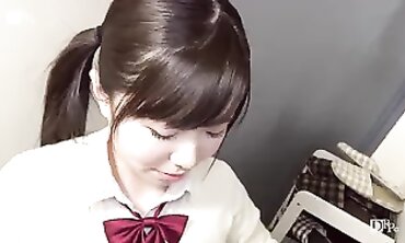 Chihiro Nishikawa Gets Reflexology handjob With Cumshot