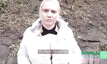 POV: Milf mit großen Titten wird im Park aufgerissen