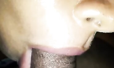 Mamando y tragando todo el semen de mi novio