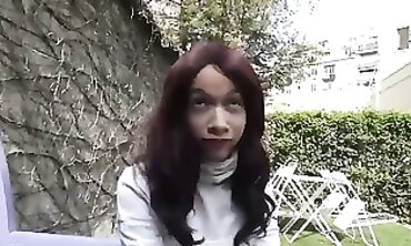 Jeune Femme Amatrice aux Gros Seins