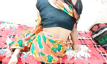 जब पति बाहर था तो भाभी ने पड़ोसी के साथ जमकर चुदाई की
