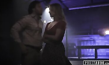 Eliza Eves Gets A Sloppy College Blowjob Before Class