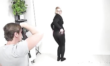 Czech MILF Spreads Legs for a Hardcore Casting Job