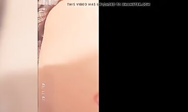 Voisine Blonde de 18 Ans en Bondage Recevant une Grosse Coulee