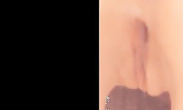 Voisine Blonde de 18 Ans en Bondage Recevant une Grosse Coulee