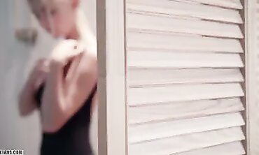 Eva Elfie Gets a Kawaii Facial Cumshot