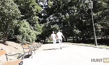 Vinna Reed Meets Lovers in the Park