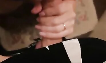 Milf Italiana Amatoriale: Sesso anale e pompino silenzioso con figli che dormono