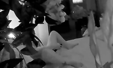 Curvy Cougar Milf Masturbates With Vibrator
