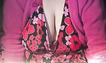 British BBW Amateur Showcases Her Generous Bosoms