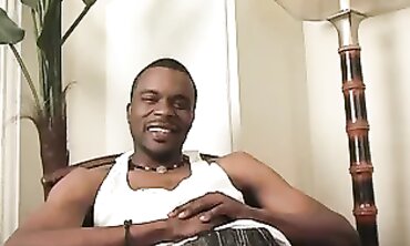 Miami Ebony Big Ass Gets Steamy Screw by Thick Trunk