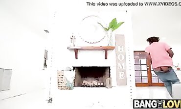 Bossy MILF Gives Amateur Blowjob And Facial