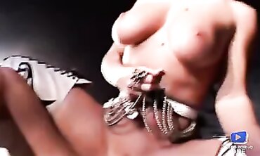 Gangbang Anal avec Jouets pour une Brune et une Blonde