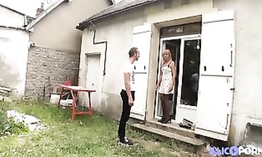 Zhelia Milf Blonde Amateur Veut un Jeune Bien Monté
