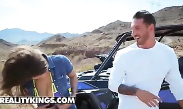 Cassidy Banks Gets a Thicc Outdoor Reality Hump