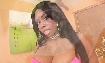 Candace Luvs Folks Who Are Obsessed With Hooters