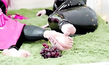 Gentle Dyke Soles: Barefoot Bondage Play with Love and Bombshell