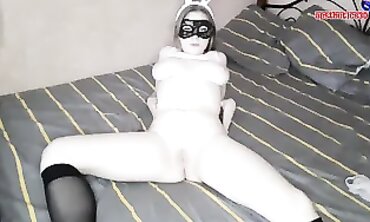 Bombshell Bimbo Rubs Wet Pussy On Camera