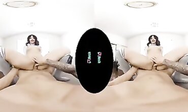 Isabella Nice Gets a Private Lesson in VR