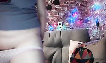 Beauty's Rare Webcam Session with Her Big Ass