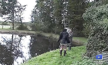 Tatiana Se Fait Stimuler En Plein Air