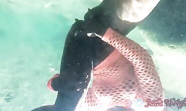 Ebony Solo Underwater Anal & Clitoral Finger Play