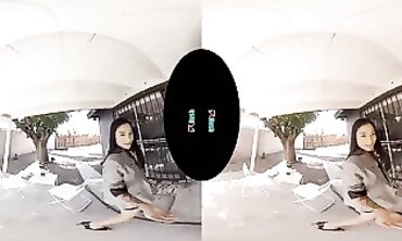 VRHUSH: Realtor Avery Black Takes Her Customer
