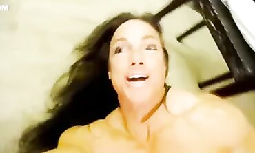 Sheila Goes Topless and Flexes on Webcam