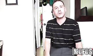 Mofos: Cute 19-Year-Old Bombshell Suggests Blowjob to Her Boyfriend