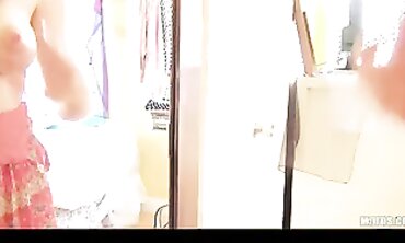 Natural Amateur Laura Brooks Explores Fresh Sex Toys