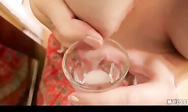 Natural Amateur Laura Brooks Explores Fresh Sex Toys