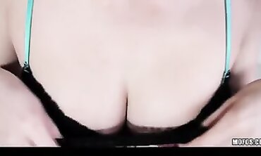 Slim Blonde Beauty Wand-Porks Her Gash With A Vibrator